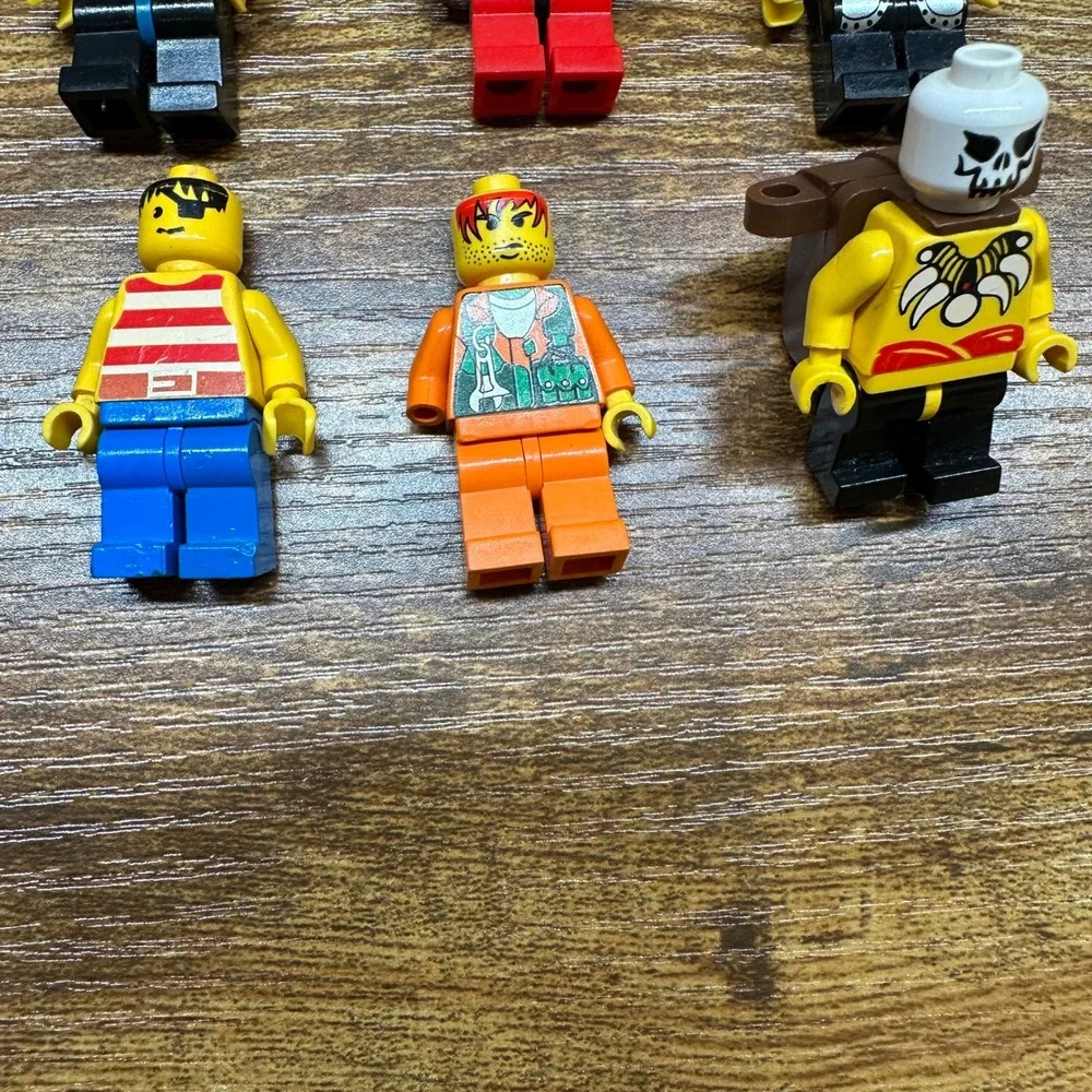 Vintage LEGO Minifigures Lot of 9 Pirates Castle Space Town Figures Accessories - Picture 2 of 9